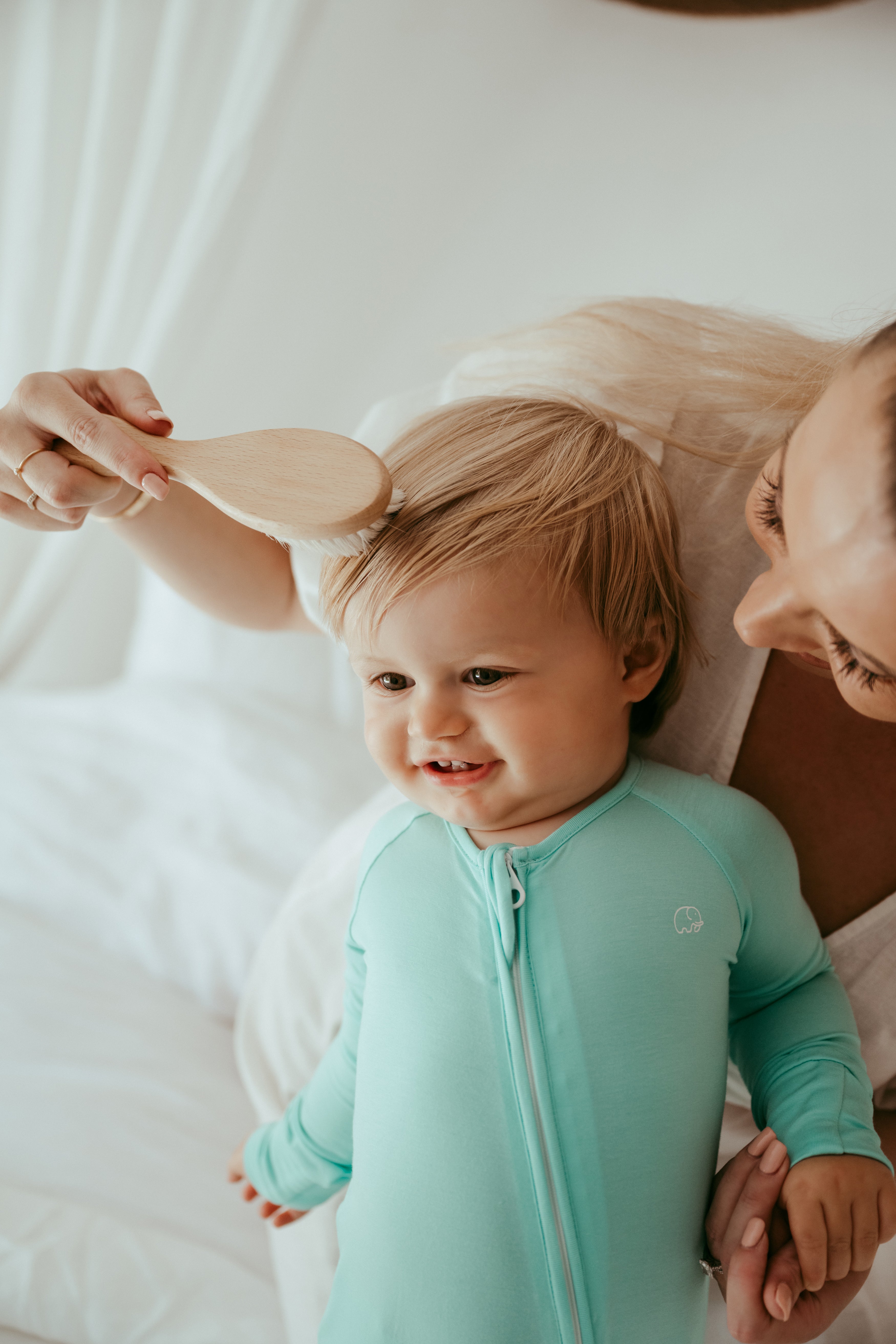 Natural Hairbrush & Comb Set Natural Hairbrush & Comb Set