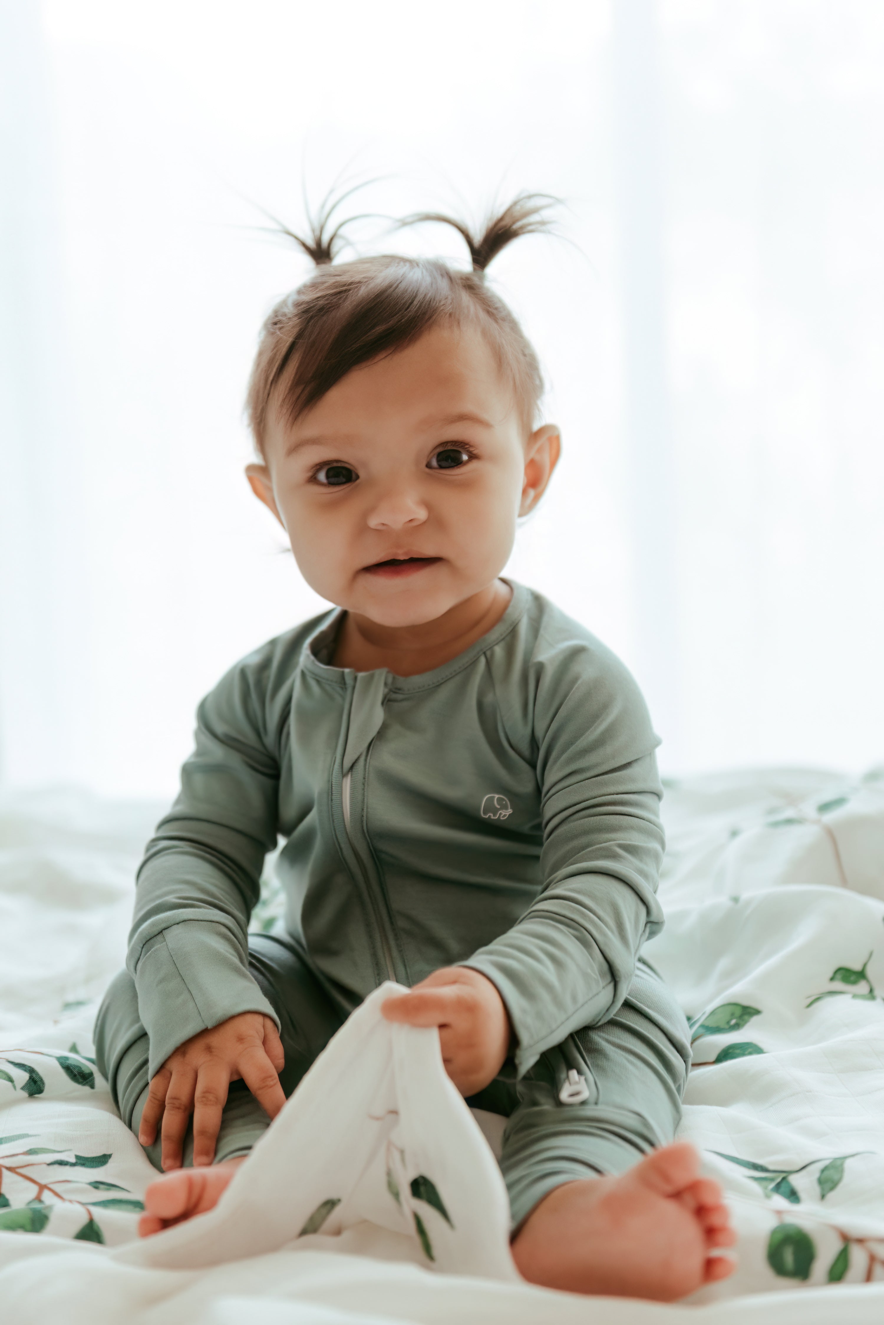 Set of 3 Bamboo Spandex Zipper Sleepsuit- Green/White/Blue Set of 3 Bamboo Spandex Zipper Sleepsuit- Green/White/Blue