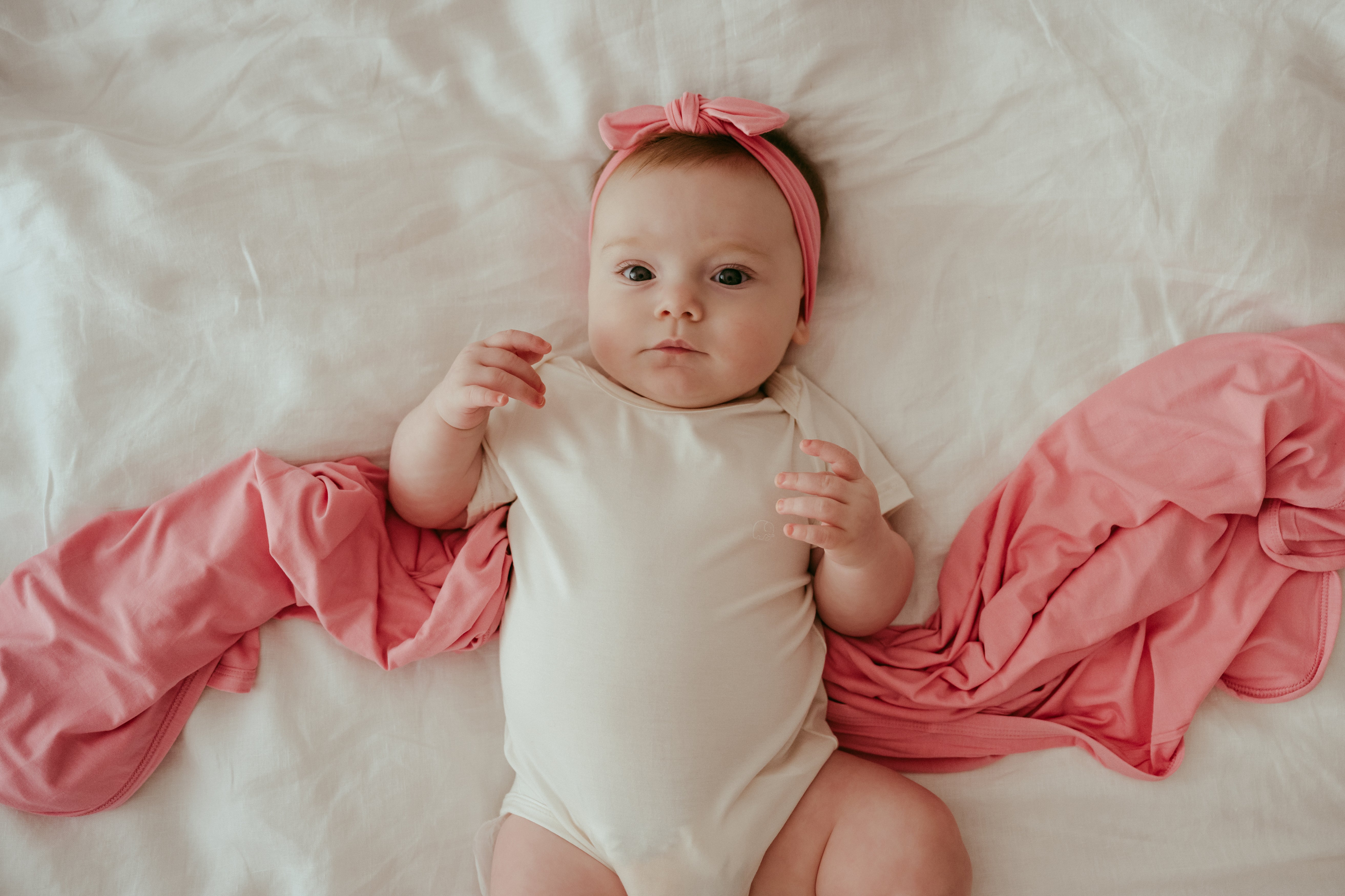 Anvi Baby Couture - طقم قبعة وألياف مطاطية من البامبو - وردي