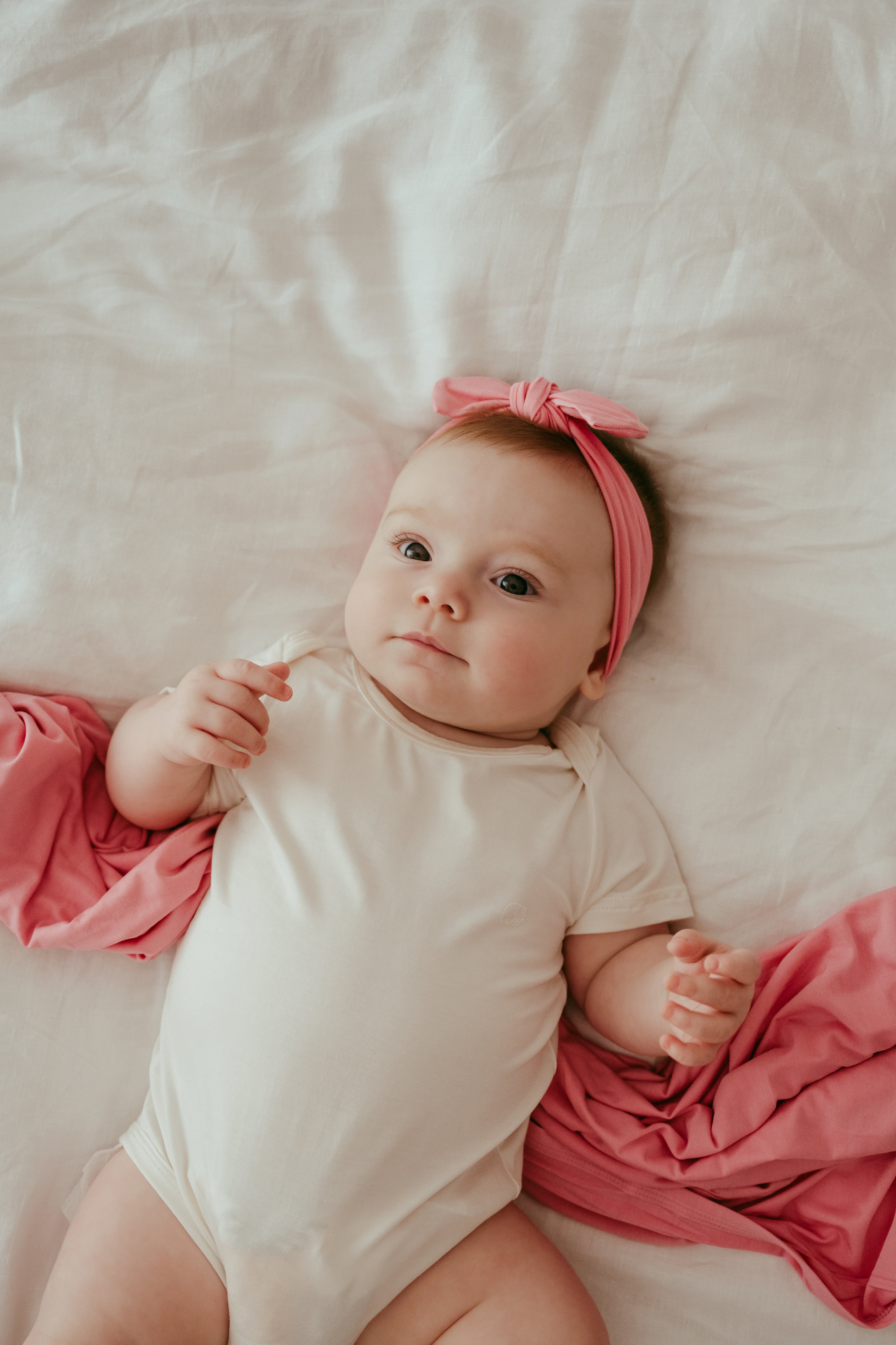 Anvi Baby Couture - طقم قبعة وألياف مطاطية من البامبو - وردي