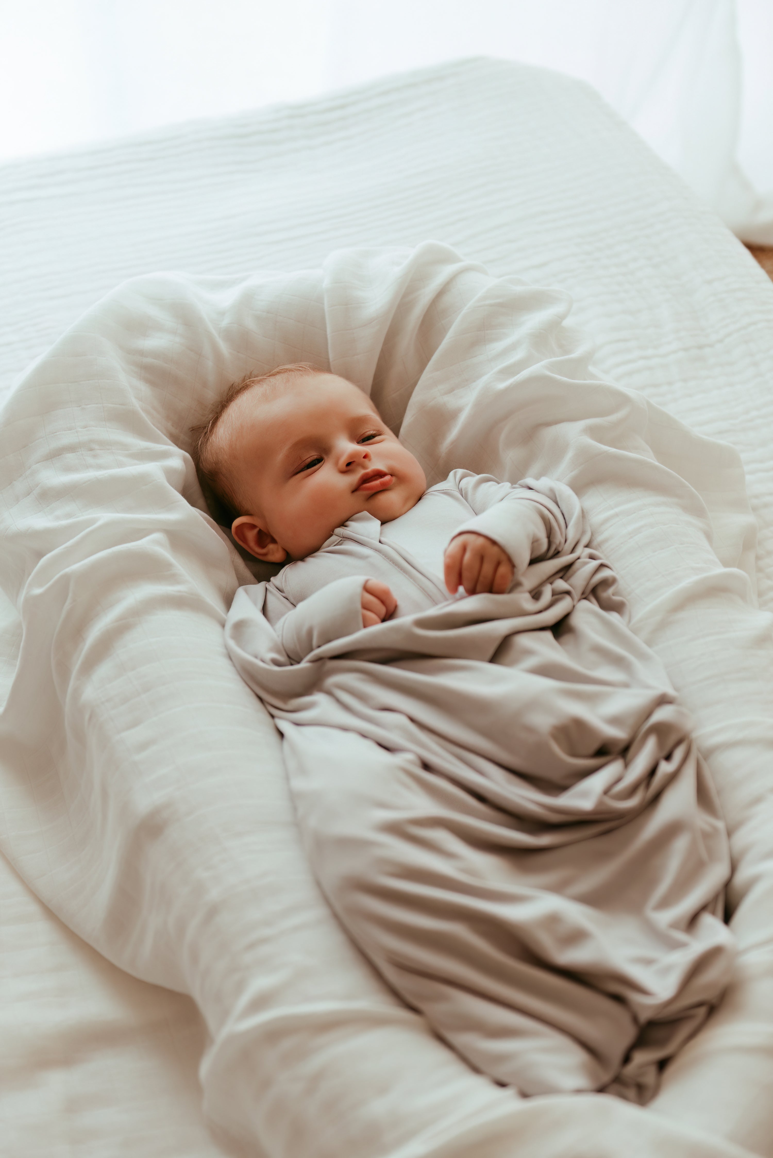 Anvi Baby Couture - طقم قبعة وألياف مطاطية من البامبو - رمادي